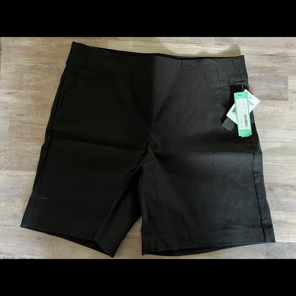 Violets & Roses Tala Scallop Detailed Pocket Shorts